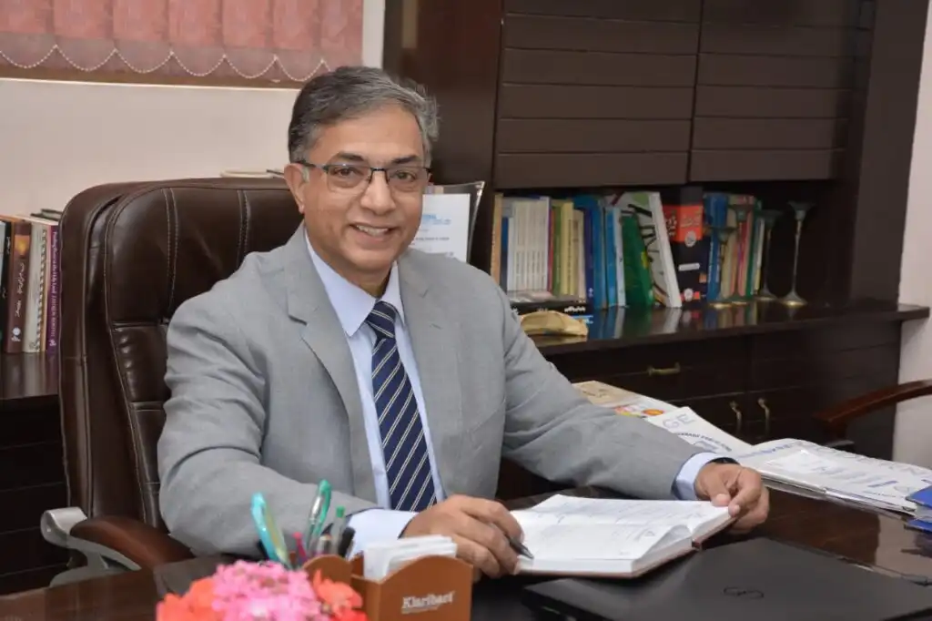 Modernage Director at Office – Leading with Vision and Excellence