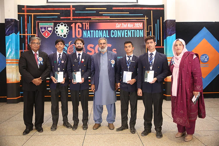 Group photo of students and teachers at event